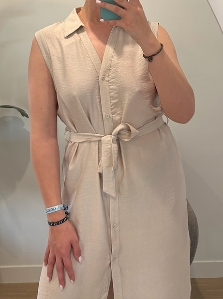 Vestido Sahara – Elegancia Utilitaria con un Toque Sofisticado