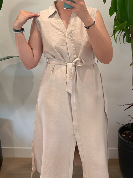 Vestido Sahara – Elegancia Utilitaria con un Toque Sofisticado